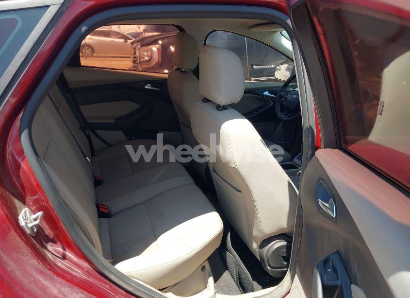 Photo 8 of 2016 Ford Focus SE (VIN 1FADP3K21GL387301)