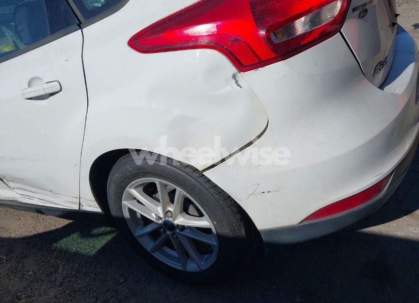 Photo 11 of 2016 Ford Focus SE (VIN 1FADP3K21GL393180)