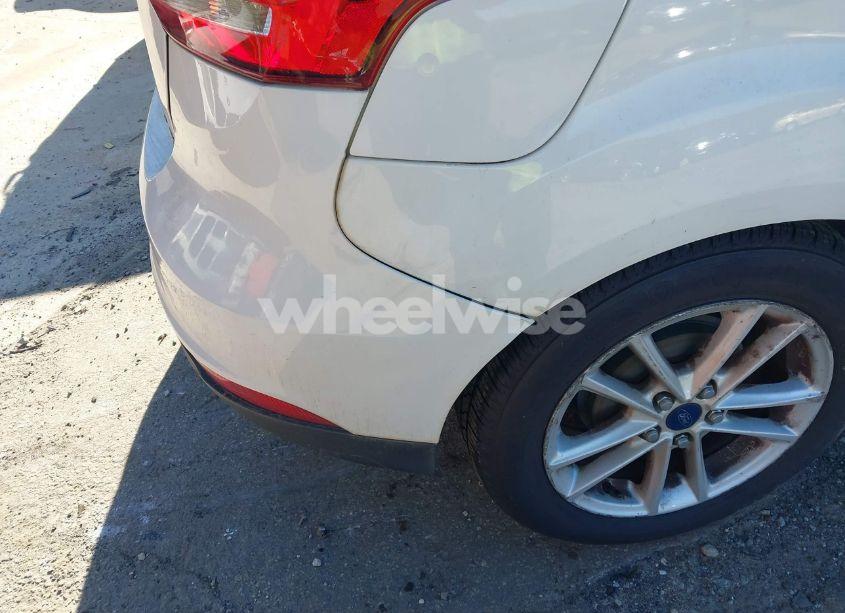 Photo 12 of 2016 Ford Focus SE (VIN 1FADP3K21GL393180)