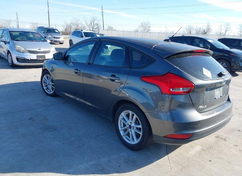Photo 3 of 2016 Ford Focus SE (VIN 1FADP3K21GL399576)