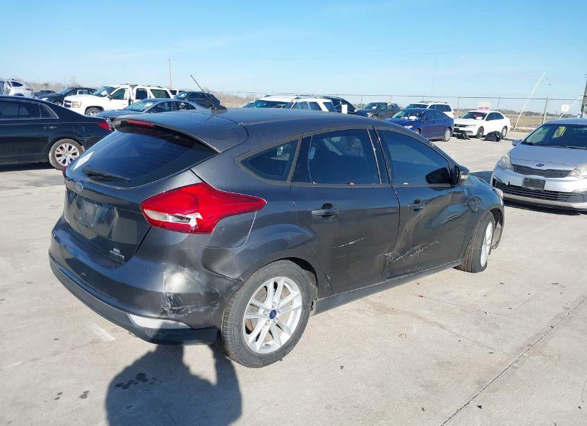 Photo 4 of 2016 Ford Focus SE (VIN 1FADP3K21GL399576)