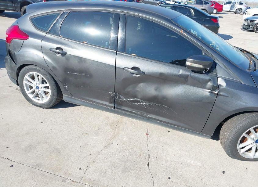 Photo 6 of 2016 Ford Focus SE (VIN 1FADP3K21GL399576)