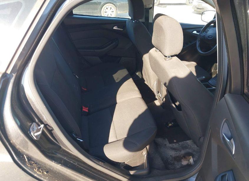 Photo 8 of 2016 Ford Focus SE (VIN 1FADP3K21GL399576)