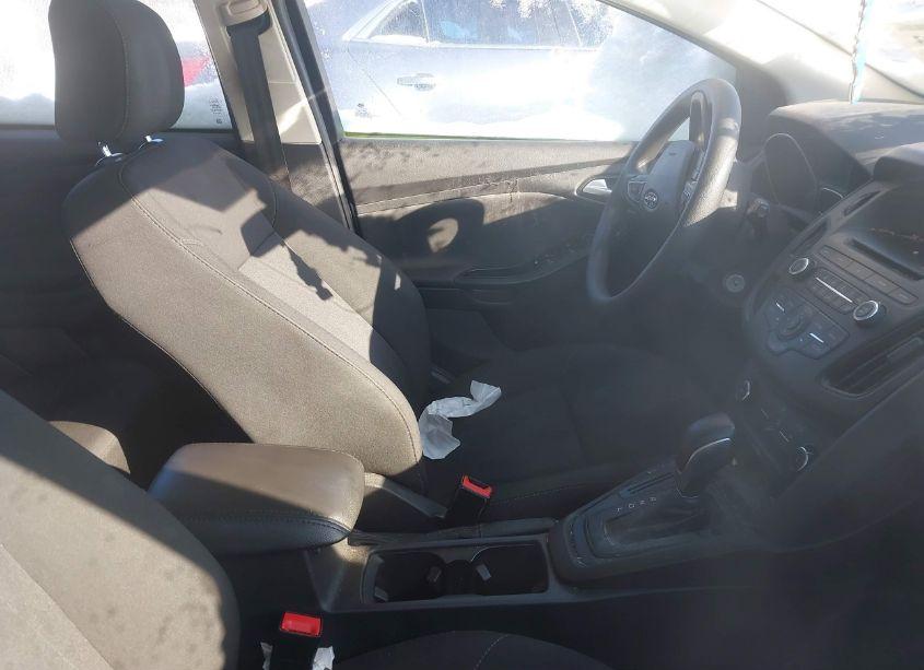 Photo 5 of 2017 Ford Focus SE (VIN 1FADP3K21HL203248)