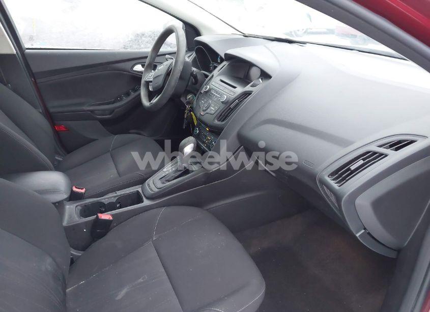 Photo 5 of 2017 Ford Focus SE (VIN 1FADP3K21HL230367)