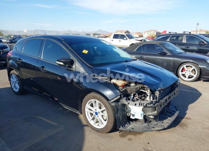2017 Ford Focus SE (VIN 1FADP3K21HL245709) main photo