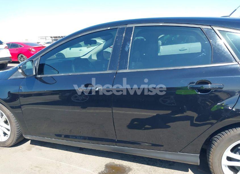 Photo 14 of 2017 Ford Focus SE (VIN 1FADP3K21HL245709)