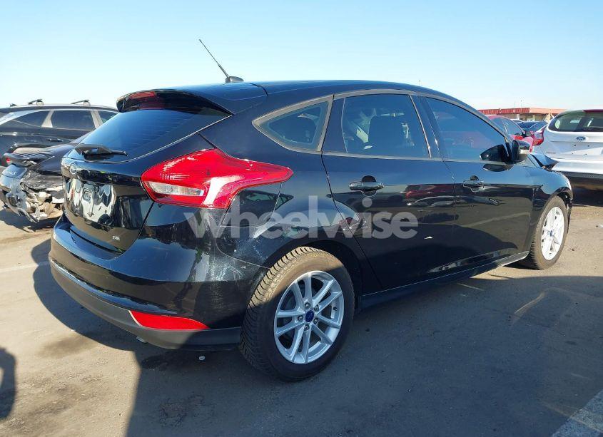 Photo 4 of 2017 Ford Focus SE (VIN 1FADP3K21HL245709)