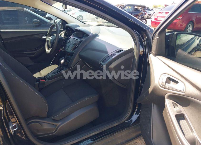 Photo 5 of 2017 Ford Focus SE (VIN 1FADP3K21HL245709)