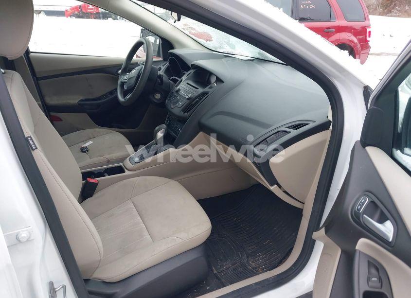 Photo 5 of 2017 Ford Focus SE (VIN 1FADP3K21HL259450)