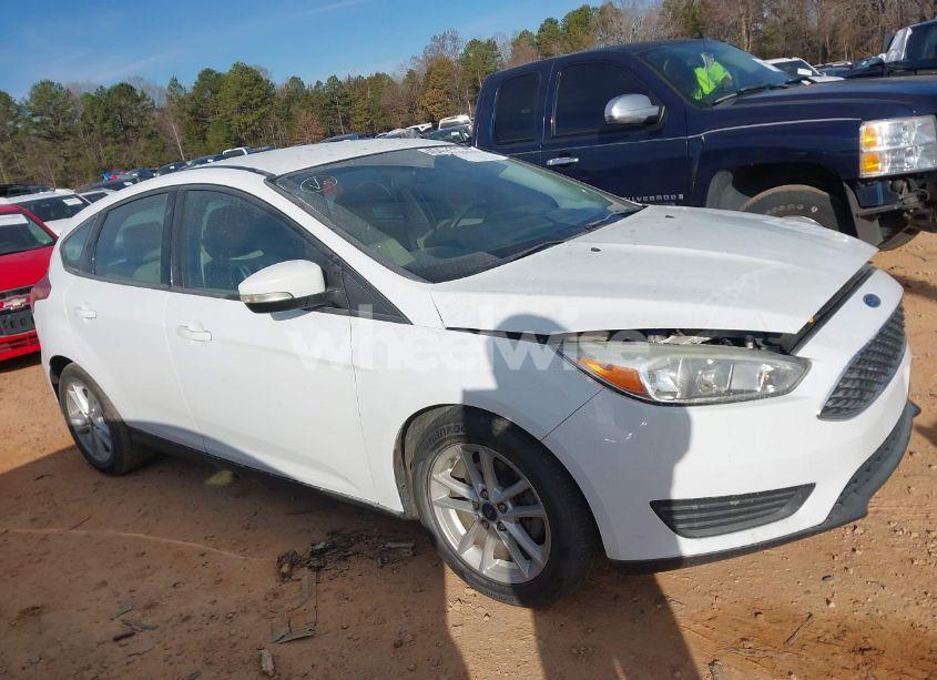 Photo 13 of 2017 Ford Focus SE (VIN 1FADP3K21HL259559)