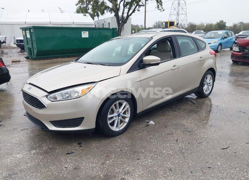Photo 2 of 2017 Ford Focus SE (VIN 1FADP3K21HL262395)