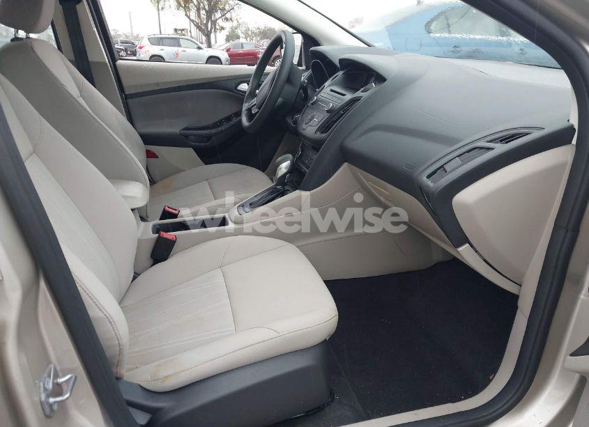 Photo 5 of 2017 Ford Focus SE (VIN 1FADP3K21HL262395)
