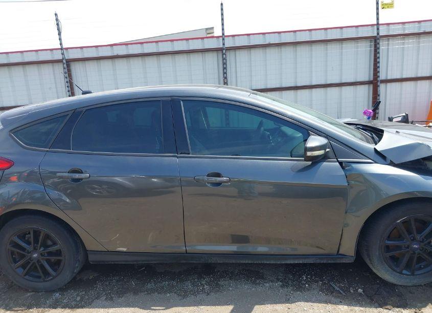 Photo 13 of 2017 Ford Focus SE (VIN 1FADP3K21HL271209)