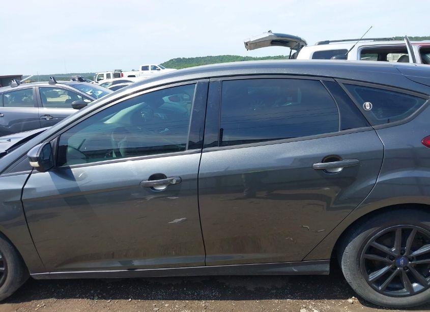 Photo 14 of 2017 Ford Focus SE (VIN 1FADP3K21HL271209)