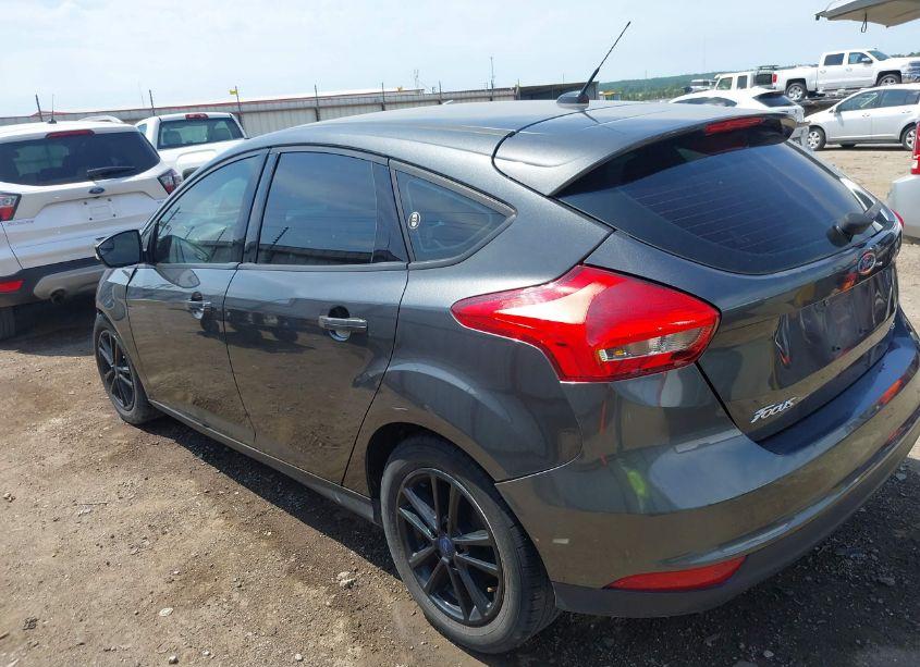 Photo 3 of 2017 Ford Focus SE (VIN 1FADP3K21HL271209)