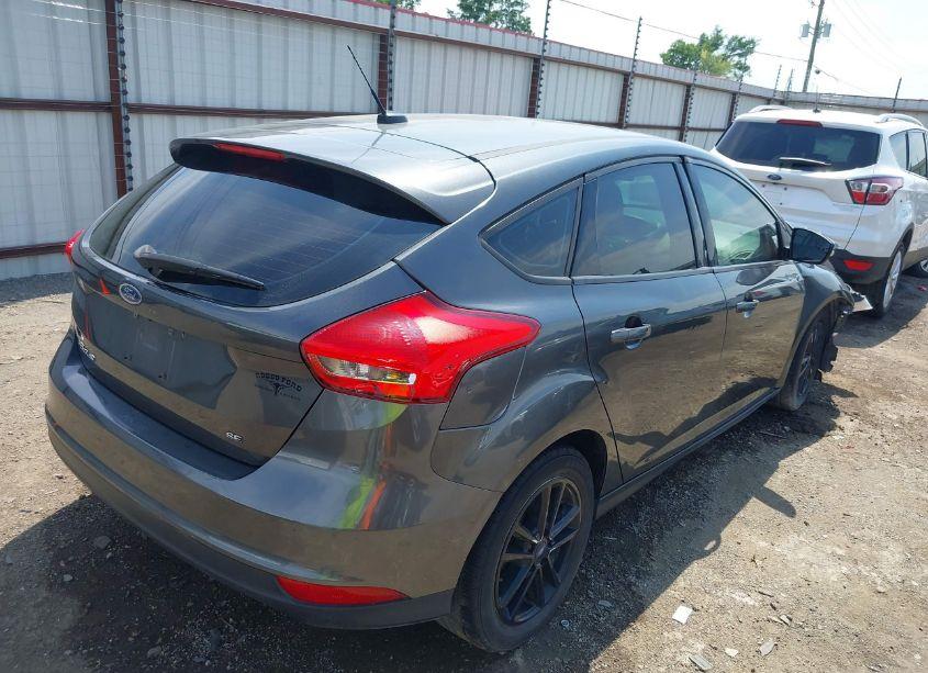Photo 4 of 2017 Ford Focus SE (VIN 1FADP3K21HL271209)