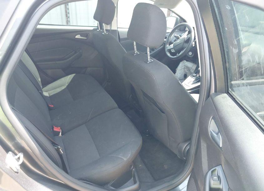 Photo 8 of 2017 Ford Focus SE (VIN 1FADP3K21HL271209)