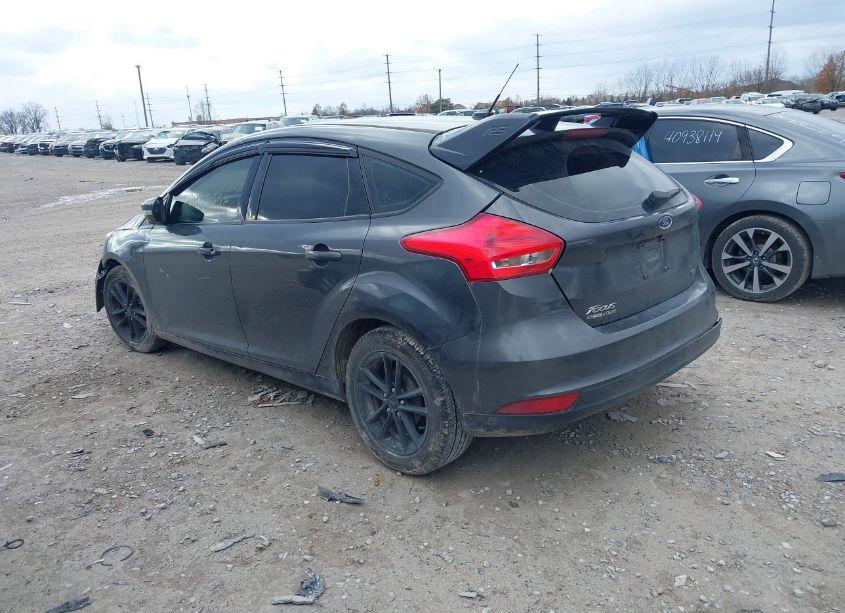 Photo 3 of 2017 Ford Focus SE (VIN 1FADP3K21HL335751)