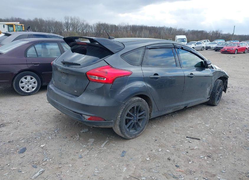 Photo 4 of 2017 Ford Focus SE (VIN 1FADP3K21HL335751)