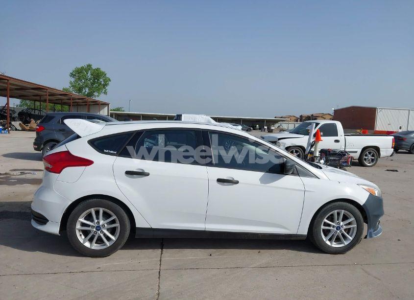 Photo 13 of 2017 Ford Focus SE (VIN 1FADP3K21HL347348)