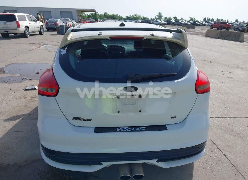 Photo 16 of 2017 Ford Focus SE (VIN 1FADP3K21HL347348)