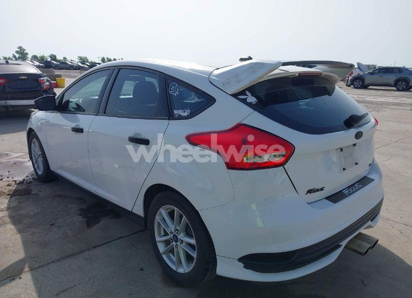 Photo 3 of 2017 Ford Focus SE (VIN 1FADP3K21HL347348)