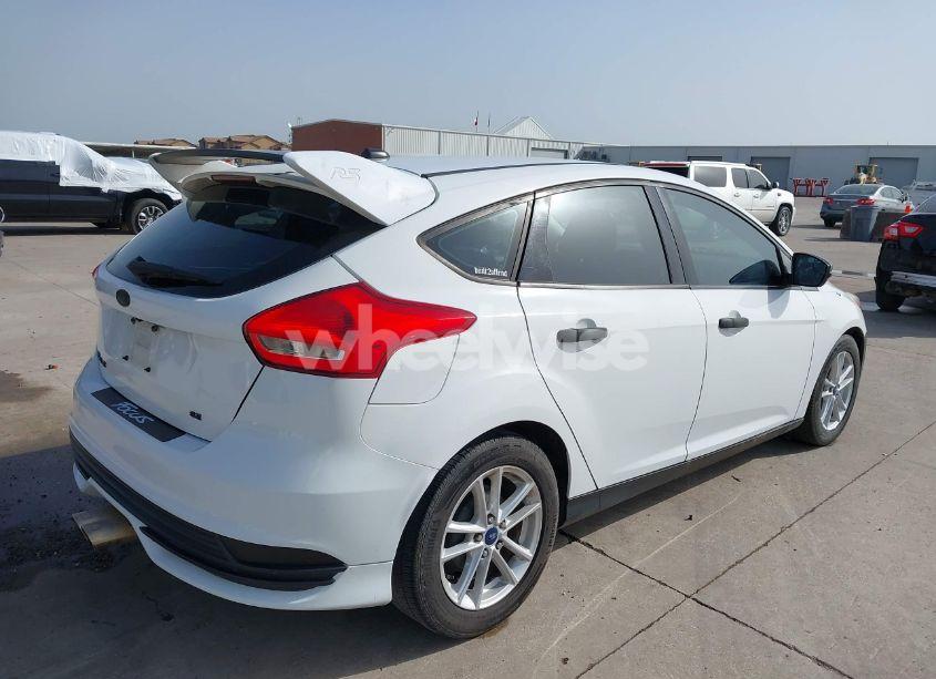 Photo 4 of 2017 Ford Focus SE (VIN 1FADP3K21HL347348)
