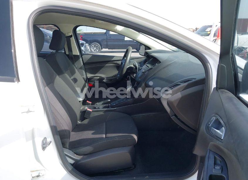 Photo 5 of 2017 Ford Focus SE (VIN 1FADP3K21HL347348)