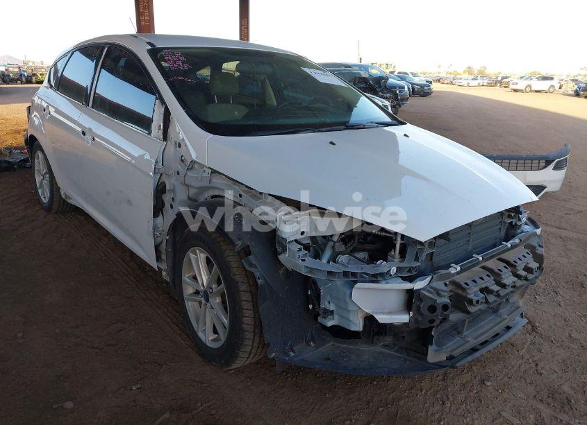 2018 Ford Focus SE (VIN 1FADP3K21JL217530) main photo