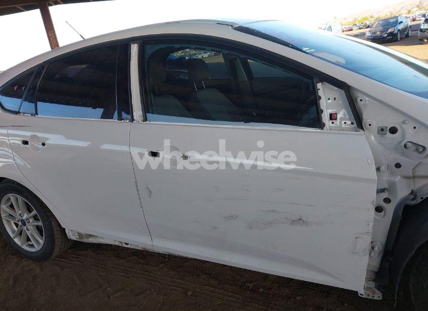 Photo 14 of 2018 Ford Focus SE (VIN 1FADP3K21JL217530)