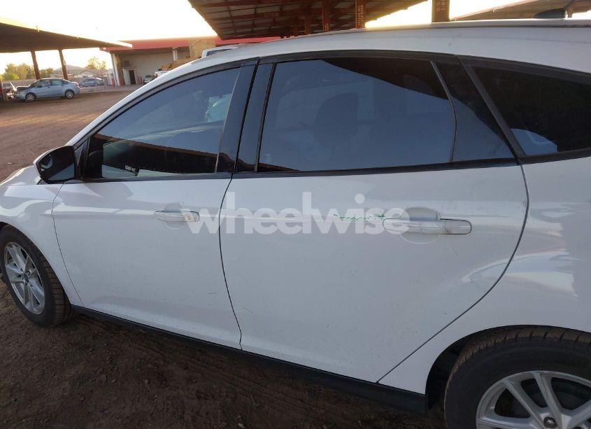Photo 15 of 2018 Ford Focus SE (VIN 1FADP3K21JL217530)