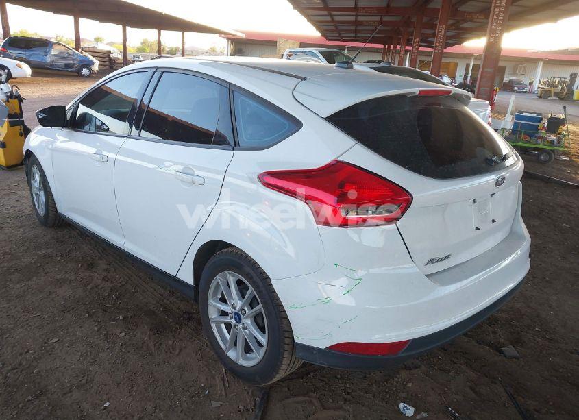 Photo 3 of 2018 Ford Focus SE (VIN 1FADP3K21JL217530)