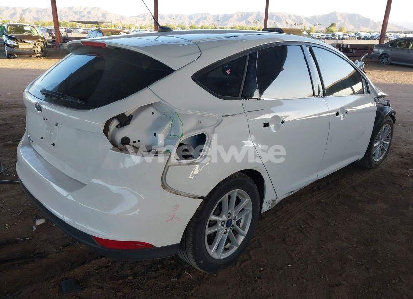 Photo 4 of 2018 Ford Focus SE (VIN 1FADP3K21JL217530)