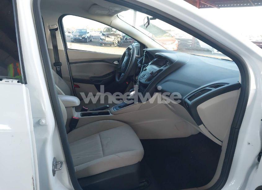 Photo 5 of 2018 Ford Focus SE (VIN 1FADP3K21JL217530)