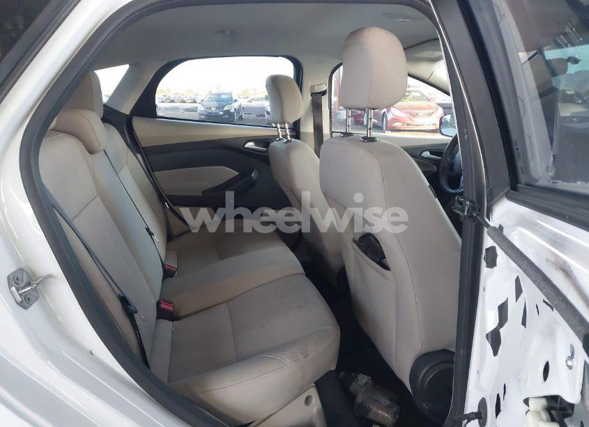 Photo 8 of 2018 Ford Focus SE (VIN 1FADP3K21JL217530)