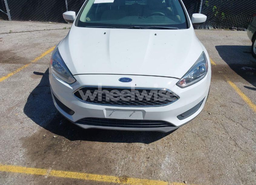 Photo 12 of 2018 Ford Focus SE (VIN 1FADP3K21JL231914)
