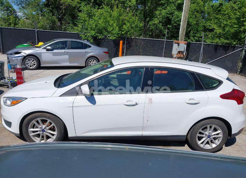 Photo 14 of 2018 Ford Focus SE (VIN 1FADP3K21JL231914)