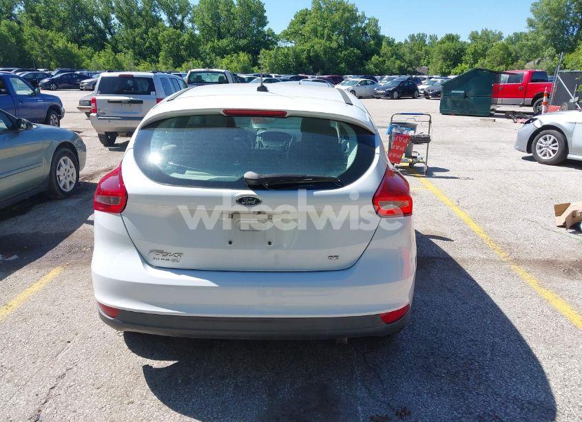 Photo 16 of 2018 Ford Focus SE (VIN 1FADP3K21JL231914)