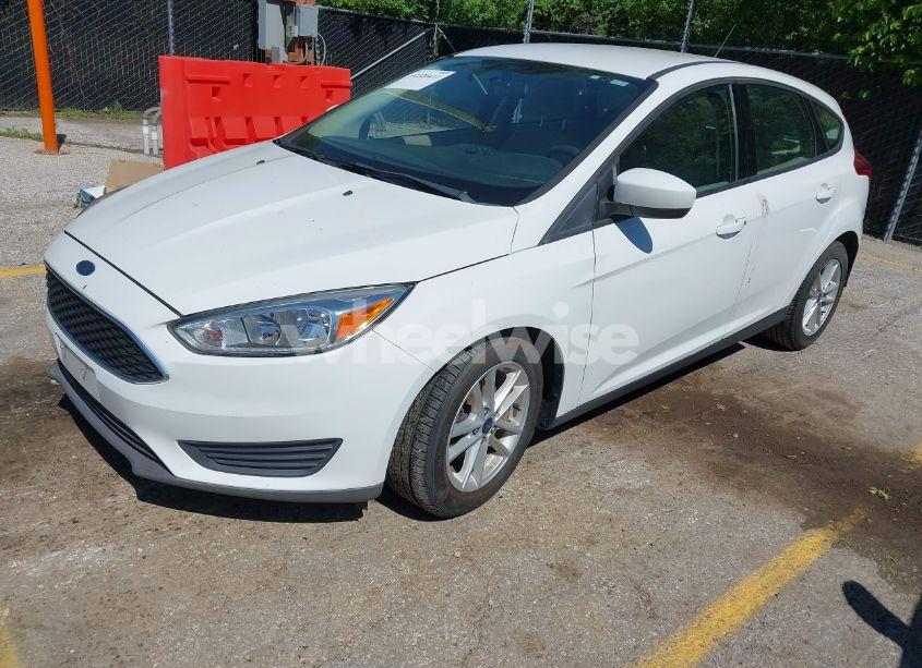 Photo 2 of 2018 Ford Focus SE (VIN 1FADP3K21JL231914)