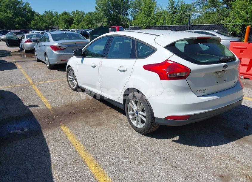 Photo 3 of 2018 Ford Focus SE (VIN 1FADP3K21JL231914)