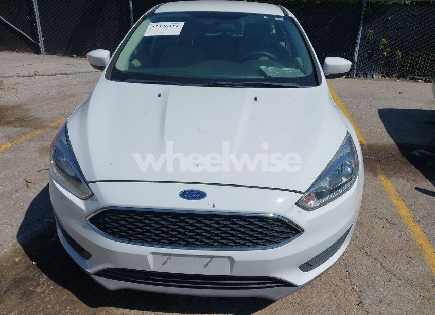 Photo 6 of 2018 Ford Focus SE (VIN 1FADP3K21JL231914)