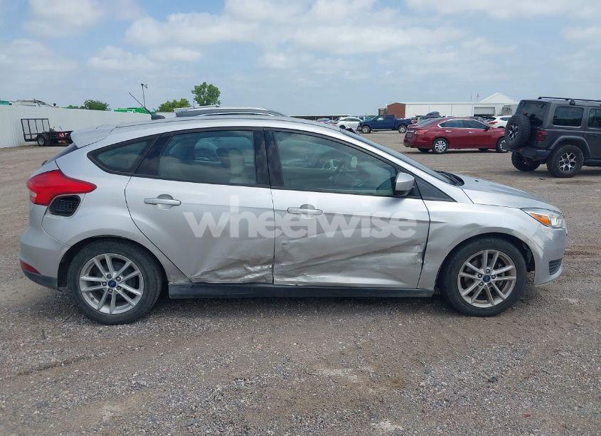 Photo 13 of 2018 Ford Focus SE (VIN 1FADP3K21JL279932)