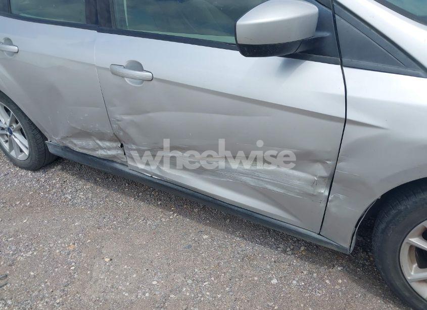 Photo 6 of 2018 Ford Focus SE (VIN 1FADP3K21JL279932)