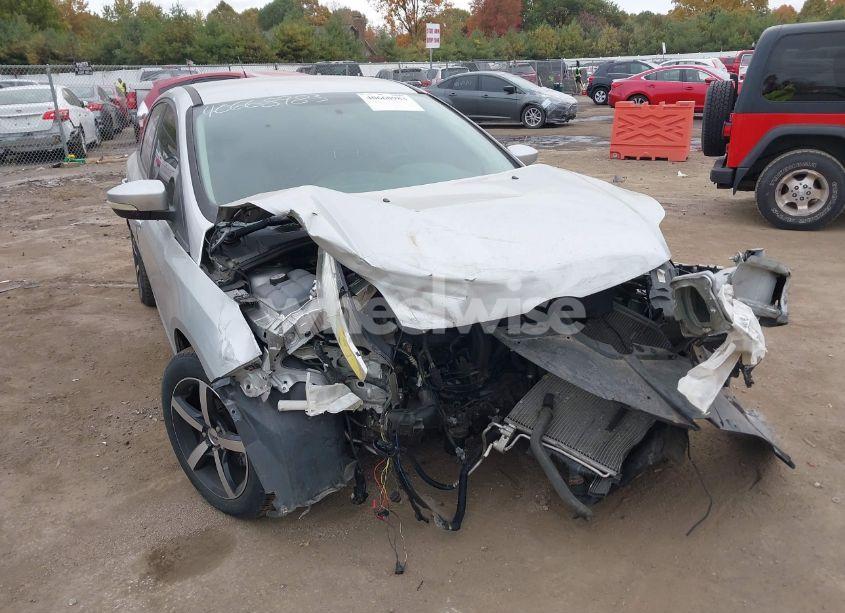 2013 Ford Focus SE (VIN 1FADP3K22DL125296) main photo
