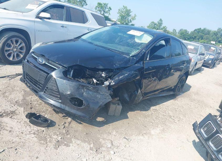Photo 2 of 2013 Ford Focus SE (VIN 1FADP3K22DL208730)