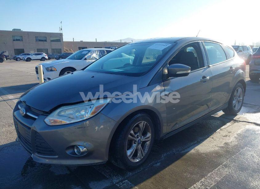 Photo 2 of 2013 Ford Focus SE (VIN 1FADP3K22DL286439)