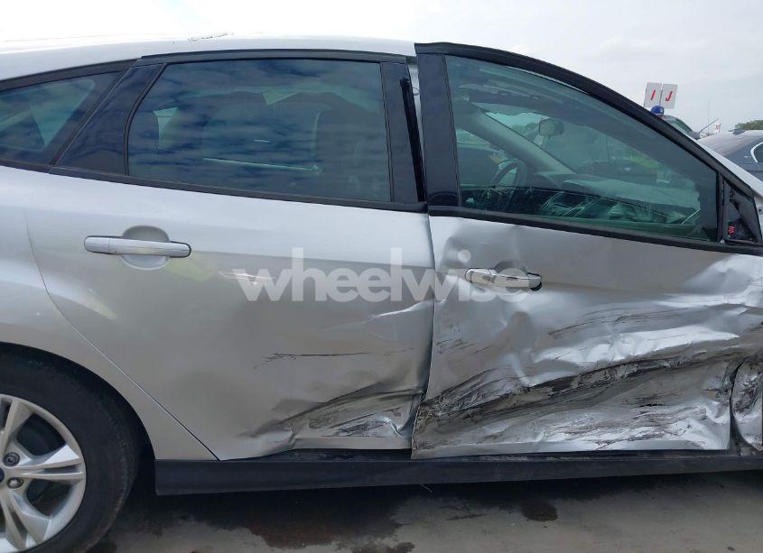 Photo 13 of 2013 Ford Focus SE (VIN 1FADP3K22DL351774)