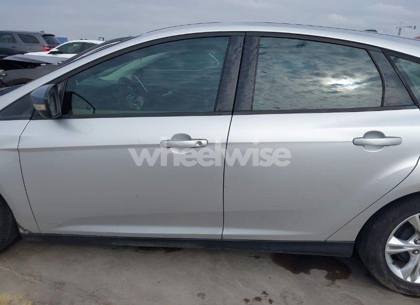 Photo 14 of 2013 Ford Focus SE (VIN 1FADP3K22DL351774)