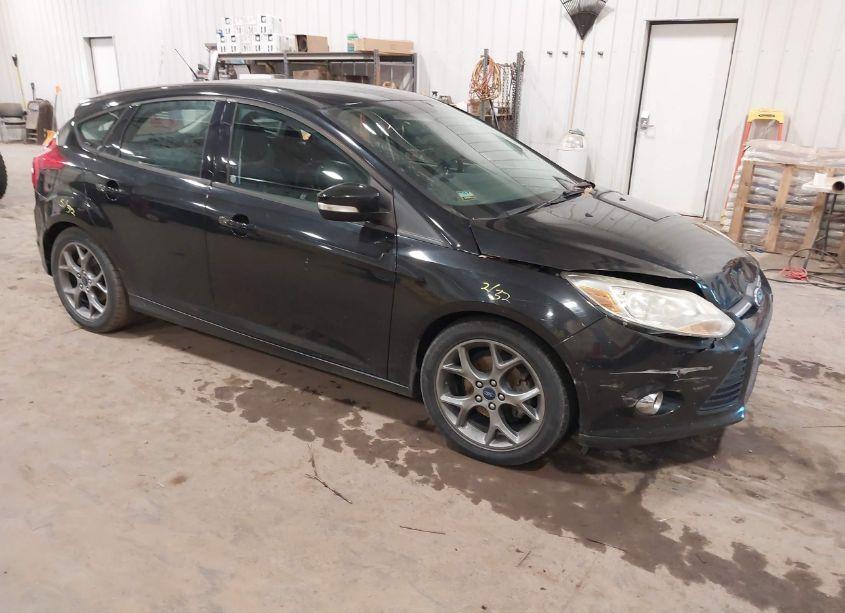 2014 Ford Focus SE (VIN 1FADP3K22EL103400) main photo